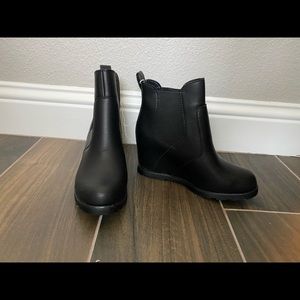BRAND NEW Universal Thread Black Wedge Booties 6.5